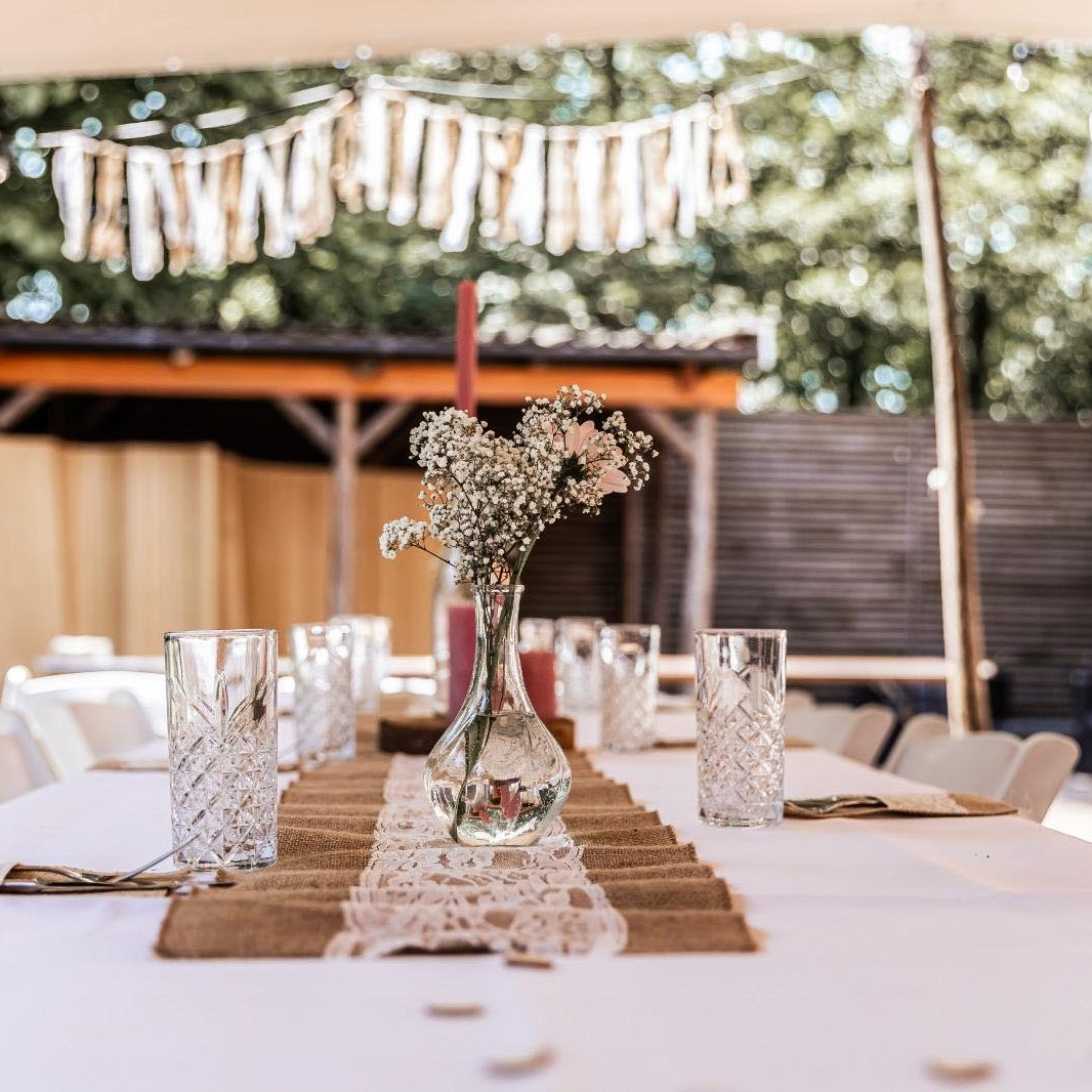 bruiloft trouwen Allersmaborg gedekte tafel catering